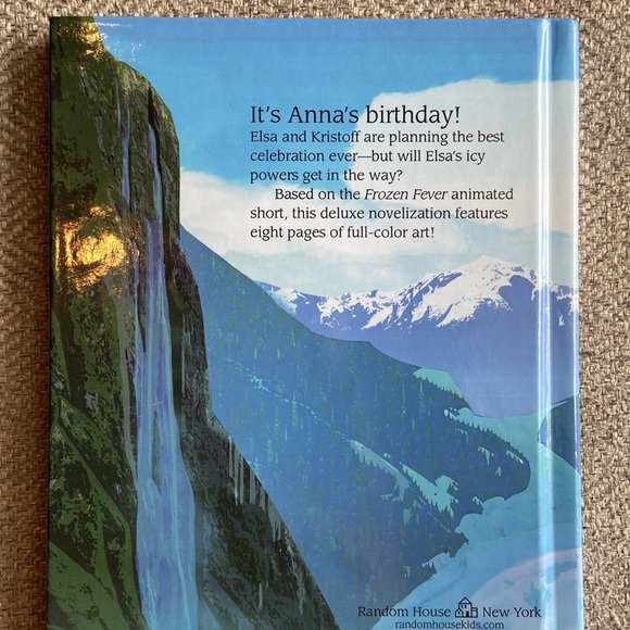 DISNEY DELUXE ANNA ELSA ANIMATED SHORT FROZEN FEVER HARD COVER BOOK - Picture 2 of 4